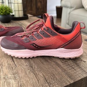 Saucony Womens Mad River trail shoes- 10